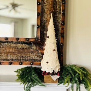 Elegant Cream Holiday Tree Decor